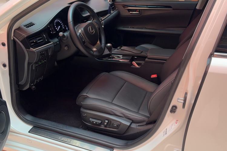 Used Lexus ES 2013 250 Elite Edition Interior 1