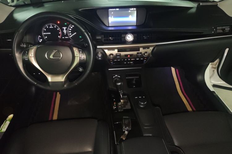 Used Lexus ES 2013 250 Elite Edition Interior 2