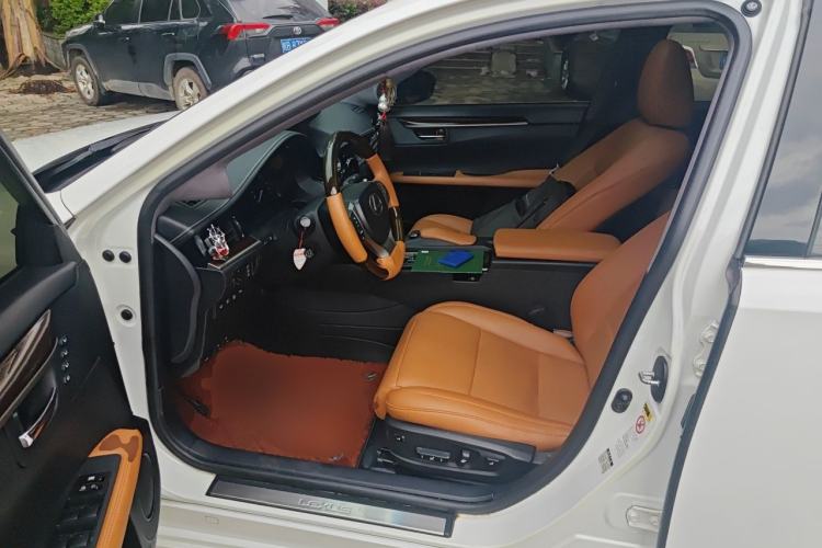 Used Lexus ES 2013 300h Luxury Edition Left Front Seat