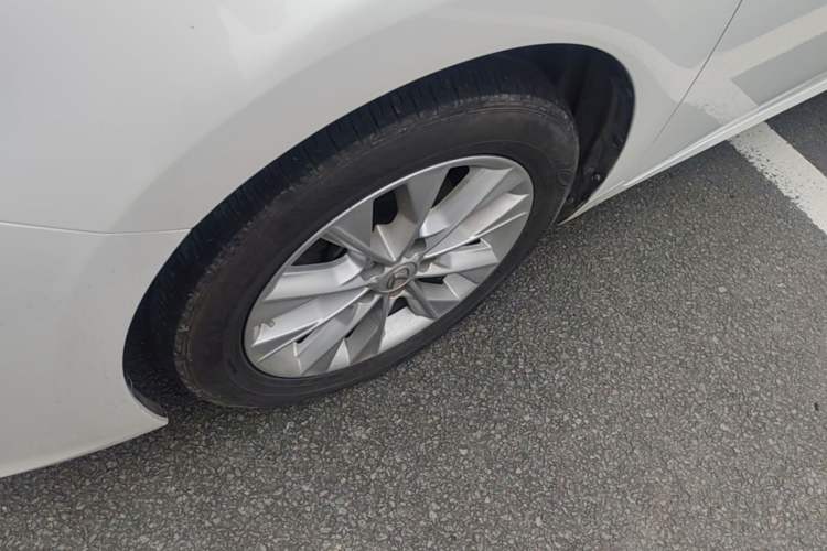 Used Lexus ES 2013 300h Elite Edition Left Front Wheel Hub