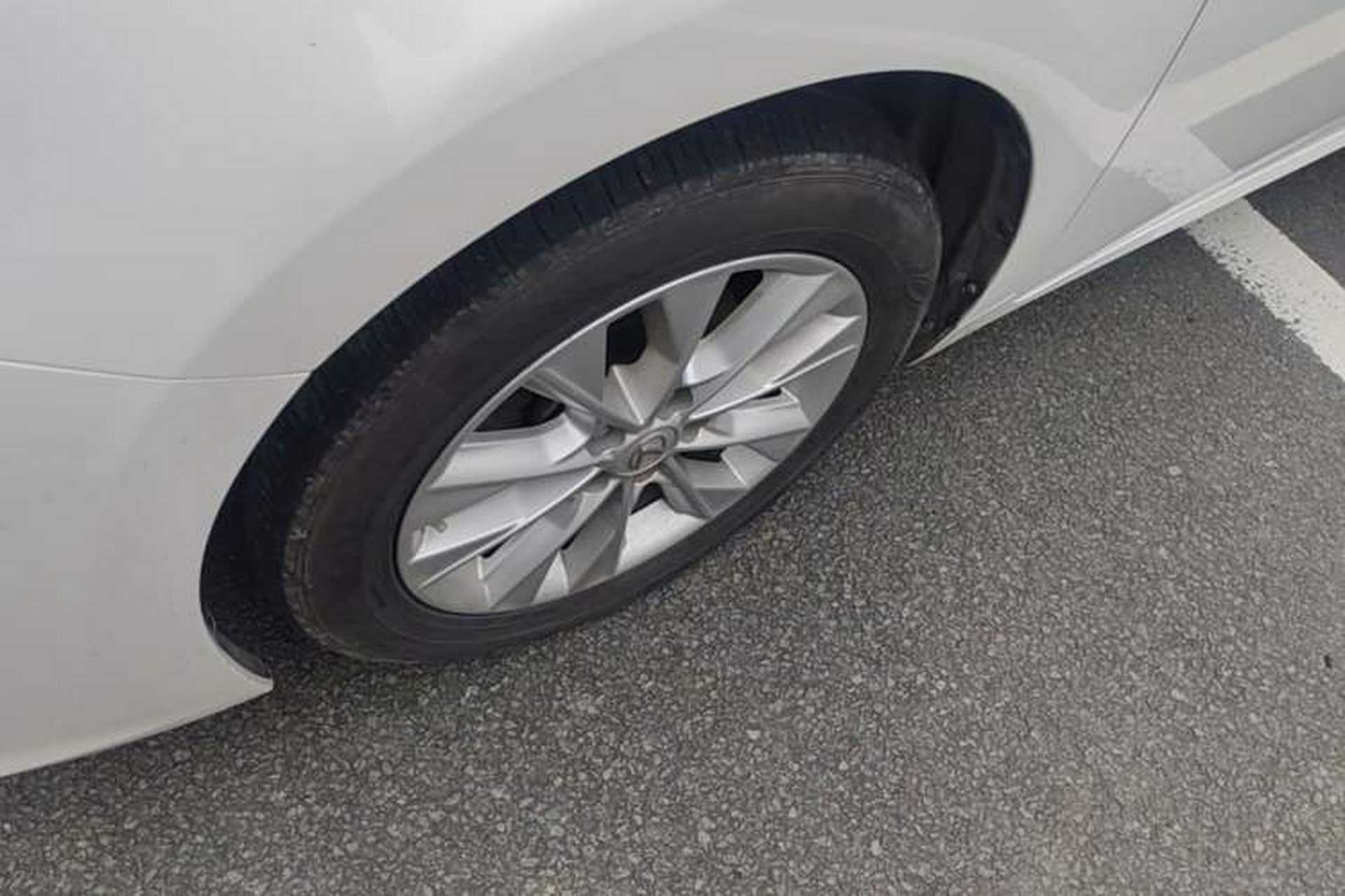 Used Lexus ES 2013 300h Elite Edition Left Front Wheel Hub