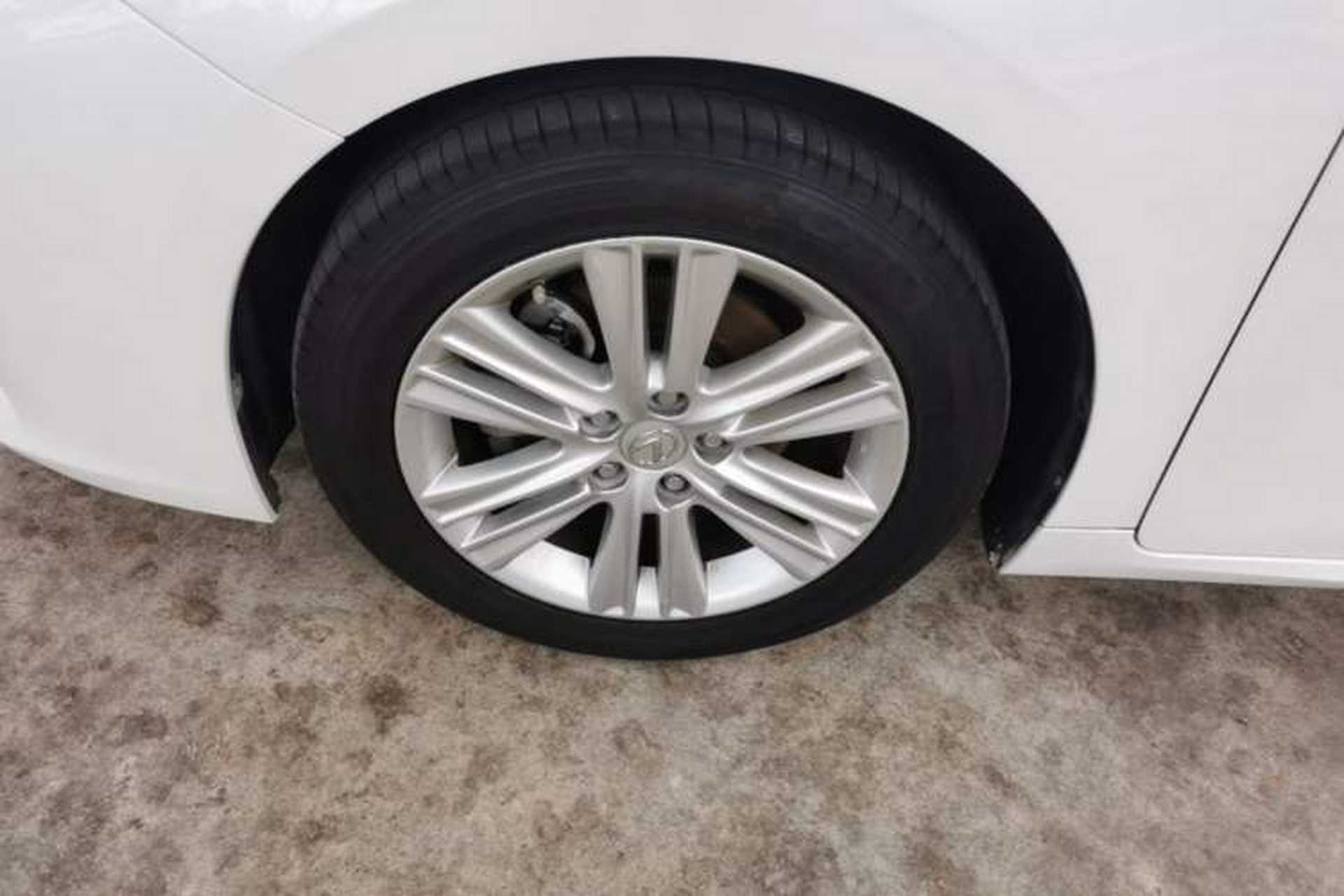 Used Lexus ES 2013 250 Elite Edition Left Front Wheel Hub