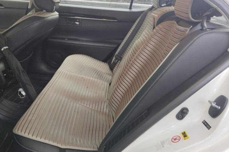 Used Lexus ES 2013 300h Elite Edition Left Rear Seat