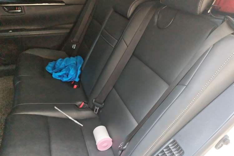 Used Lexus ES 2013 300h Elite Edition Left Rear Seat