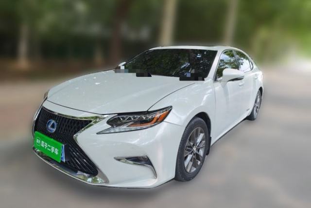 Ojetý Lexus ES 2013 300h Elite Edition