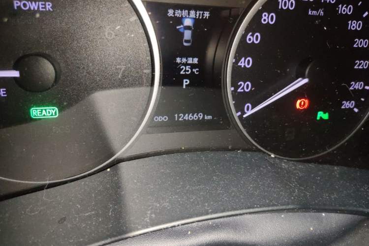 Used Lexus ES 2013 300h Elite Edition Odometer Close Up
