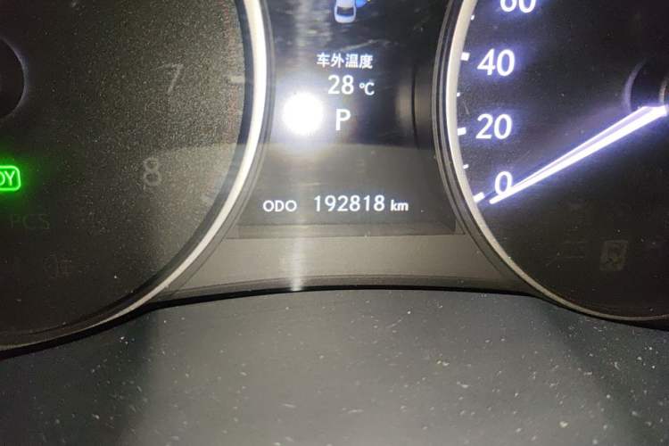 Used Lexus ES 2013 300h Elite Edition Odometer Close Up