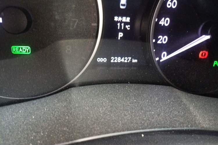 Used Lexus ES 2013 300h Elite Edition Odometer Close Up