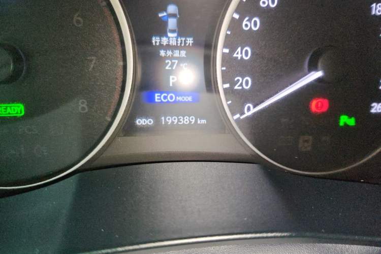 Used Lexus ES 2013 300h Elite Edition Odometer Close Up