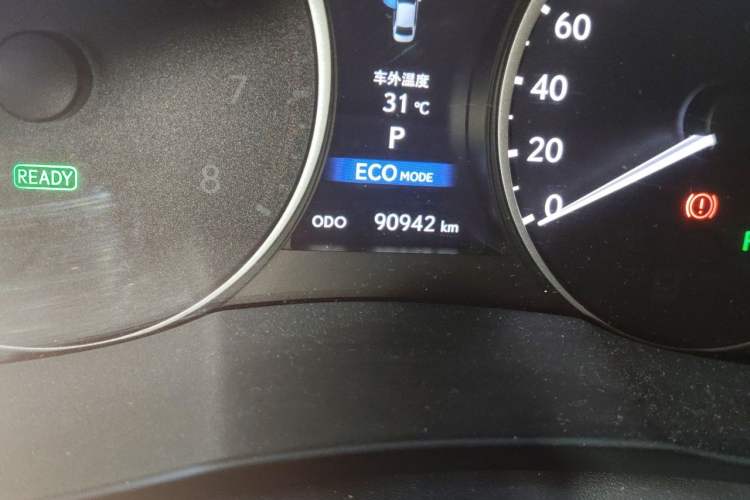 Used Lexus ES 2013 300h Elite Edition Odometer Close Up