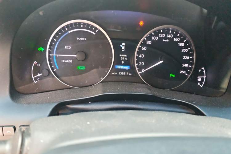 Used Lexus ES 2013 300h Elite Edition Odometer Close Up