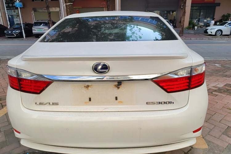 Used Lexus ES 2013 300h Elite Edition Rear
