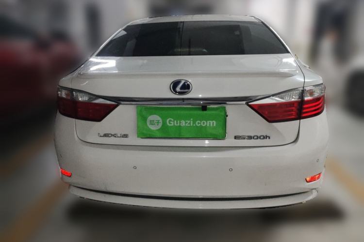 Used Lexus ES 2013 300h Elite Edition Rear
