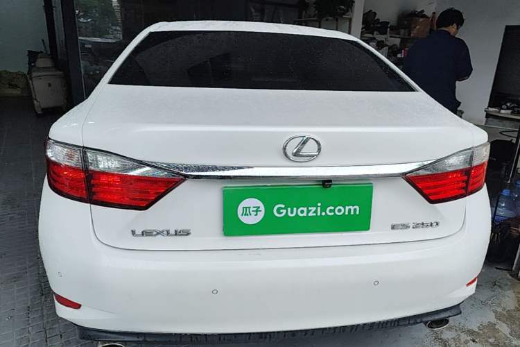 Used Lexus ES 2013 250 Elite Edition Rear