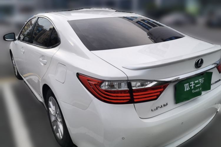 Used Lexus ES 2013 300h Elite Edition Rear Left 45 Deg