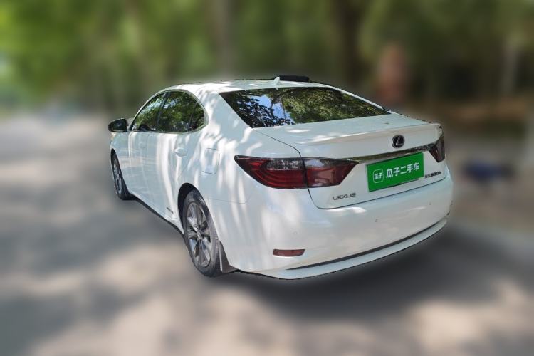 Used Lexus ES 2013 300h Elite Edition Rear Left 45 Deg