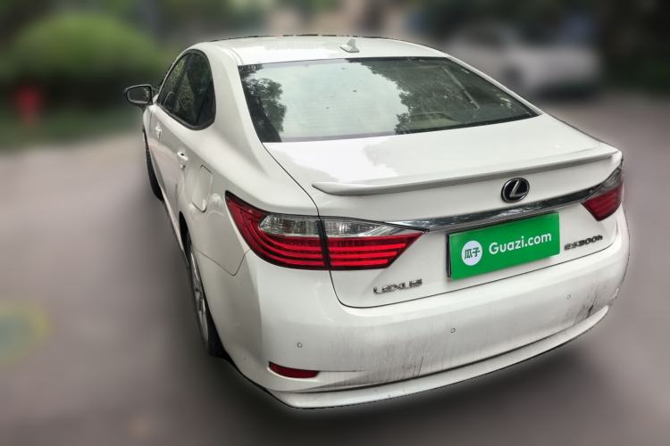 Used Lexus ES 2013 300h Elite Edition Rear Left 45 Deg