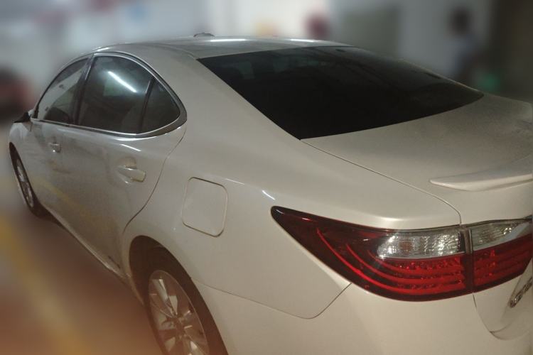Used Lexus ES 2013 300h Elite Edition Rear Left 45 Deg