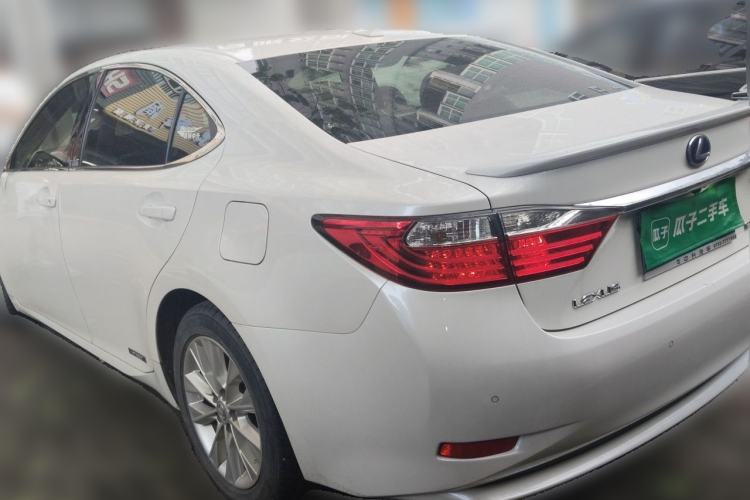 Used Lexus ES 2013 300h Elite Edition Rear Left 45 Deg