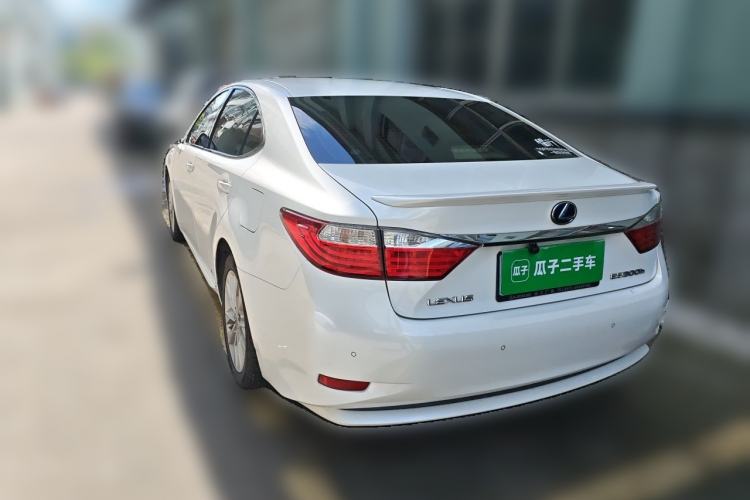 Used Lexus ES 2013 300h Elite Edition Rear Left 45 Deg