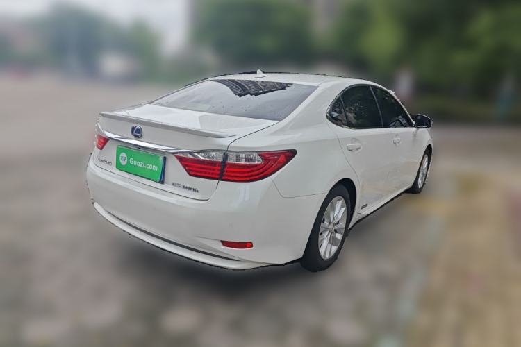 Used Lexus ES 2013 300h Luxury Edition Rear Right 45 Deg