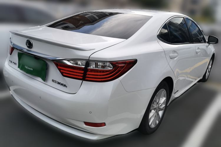 Used Lexus ES 2013 300h Elite Edition Rear Right 45 Deg
