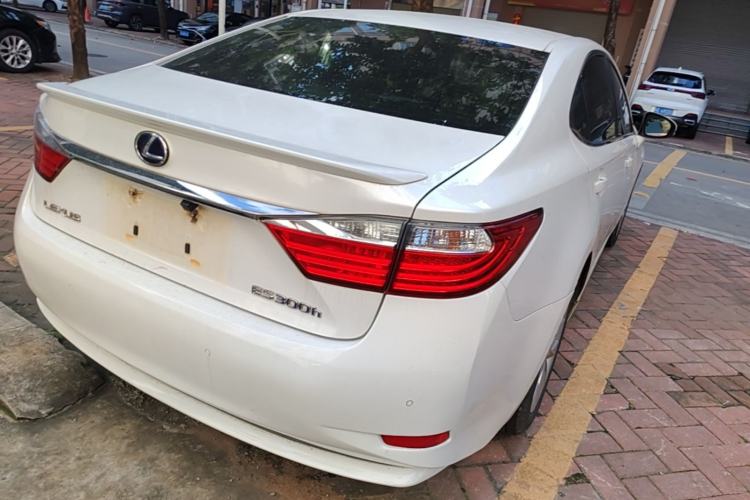Used Lexus ES 2013 300h Elite Edition Rear Right 45 Deg