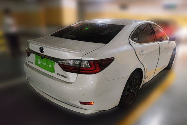 Used Lexus ES 2013 300h Elite Edition Rear Right 45 Deg