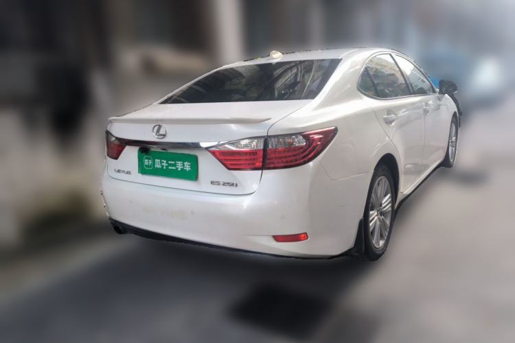 Used Lexus ES 2013 250 Elegant Edition Rear Right 45 Deg