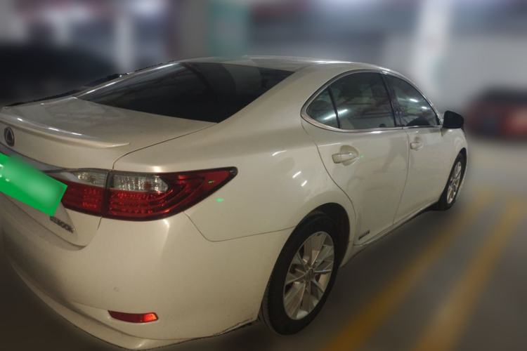 Used Lexus ES 2013 300h Elite Edition Rear Right 45 Deg