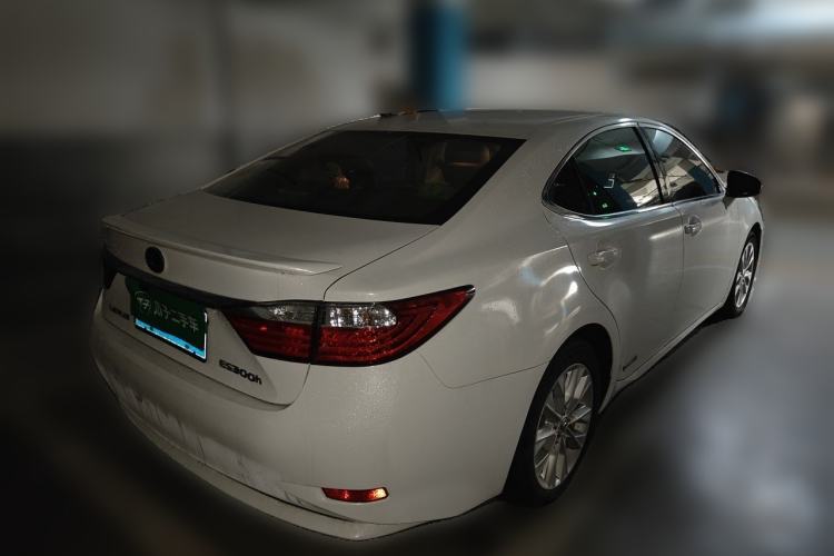Used Lexus ES 2013 300h Elite Edition Rear Right 45 Deg