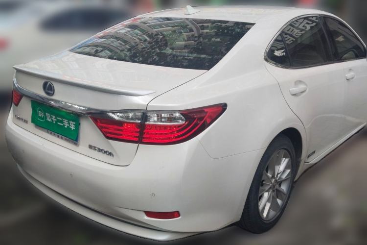 Used Lexus ES 2013 300h Elite Edition Rear Right 45 Deg