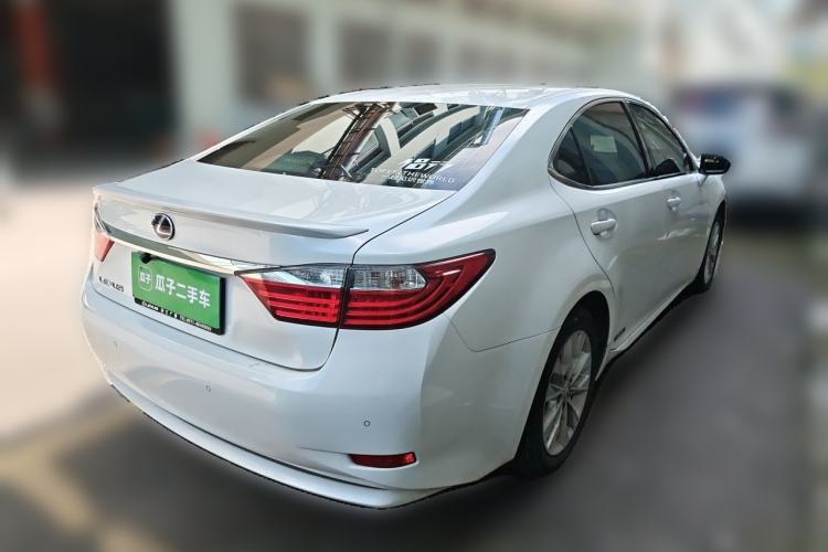 Used Lexus ES 2013 300h Elite Edition Rear Right 45 Deg