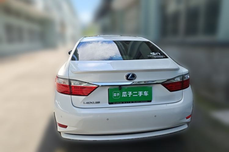 Used Lexus ES 2013 300h Elite Edition Rear