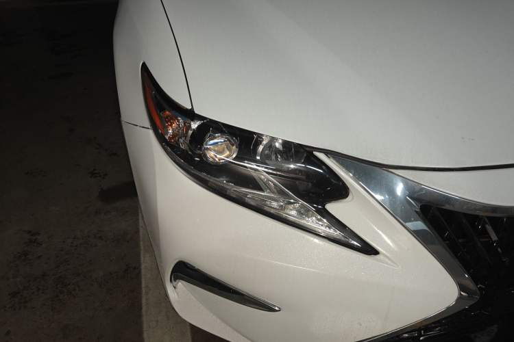 Used Lexus ES 2013 300h Elite Edition Right Front Headlight