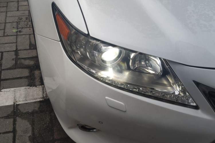 Used Lexus ES 2013 300h Elite Edition Right Front Headlight