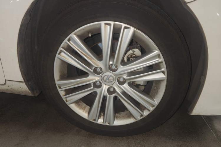 Used Lexus ES 2013 250 Elite Edition Right Front Wheel Hub