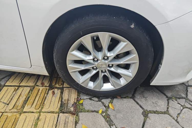 Used Lexus ES 2013 300h Luxury Edition Right Front Wheel Hub