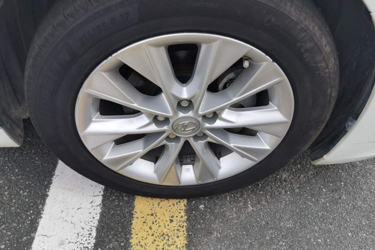 Used Lexus ES 2013 300h Elite Edition Right Front Wheel Hub