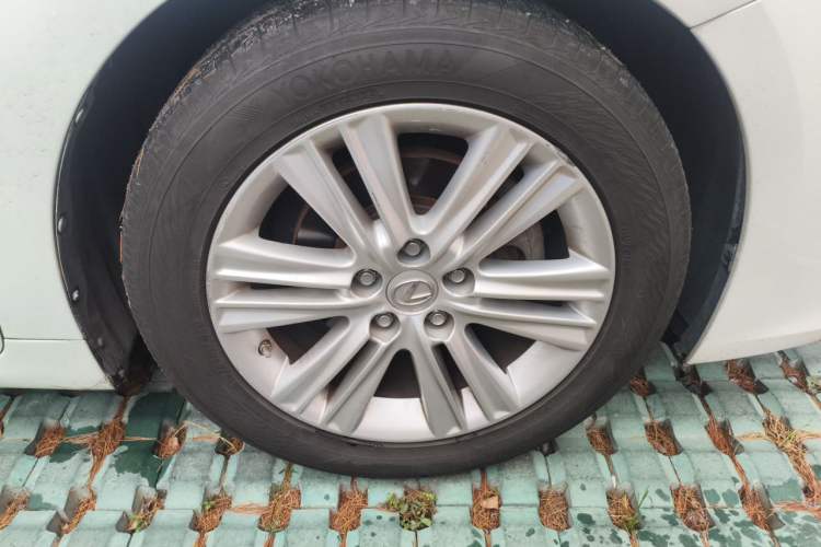 Used Lexus ES 2013 250 Elite Edition Right Front Wheel Hub