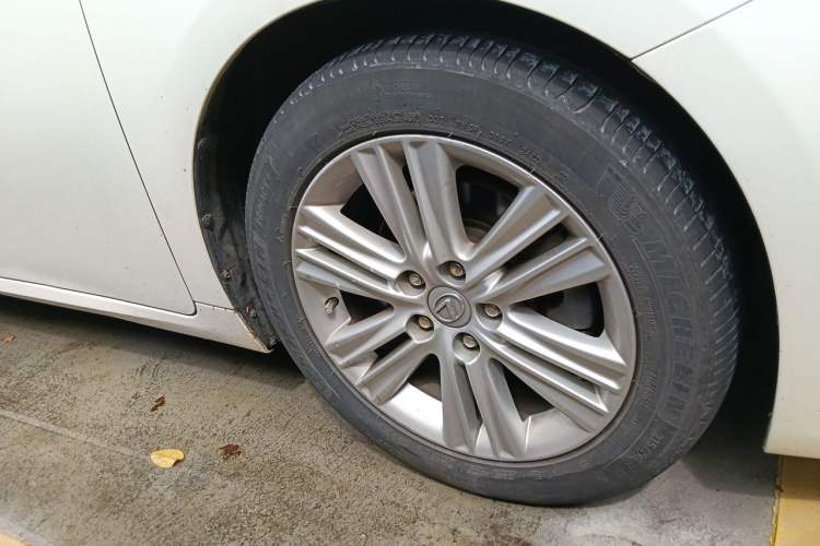 Used Lexus ES 2013 250 Elite Edition Right Front Wheel Hub