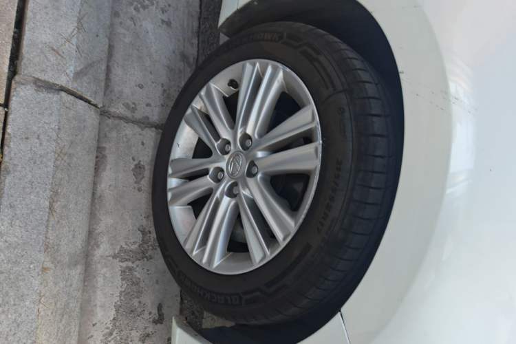 Used Lexus ES 2013 250 Elite Edition Right Front Wheel Hub