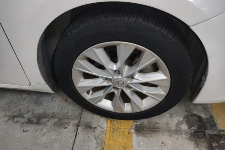 Used Lexus ES 2013 300h Elite Edition Right Front Wheel Hub