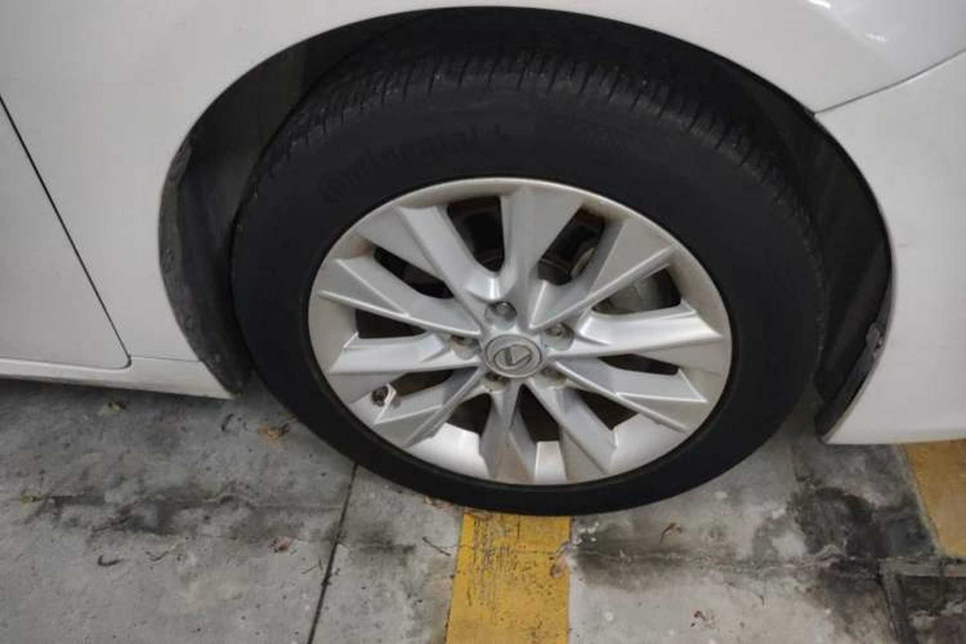 Used Lexus ES 2013 300h Elite Edition Right Front Wheel Hub