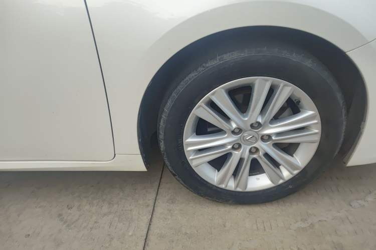 Used Lexus ES 2013 250 Elite Edition Right Front Wheel Hub