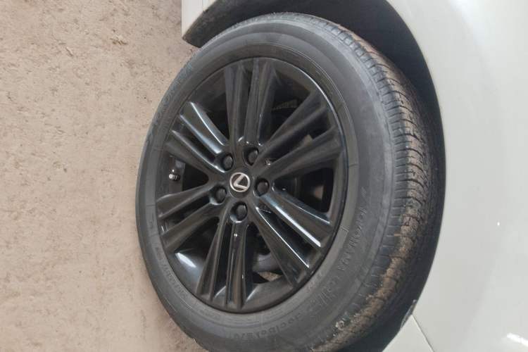 Used Lexus ES 2013 250 Elite Edition Right Front Wheel Hub