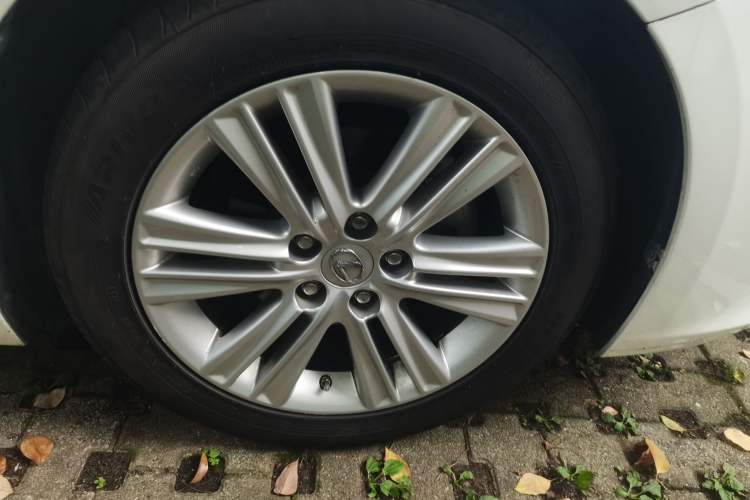 Used Lexus ES 2013 250 Elite Edition Right Front Wheel Hub
