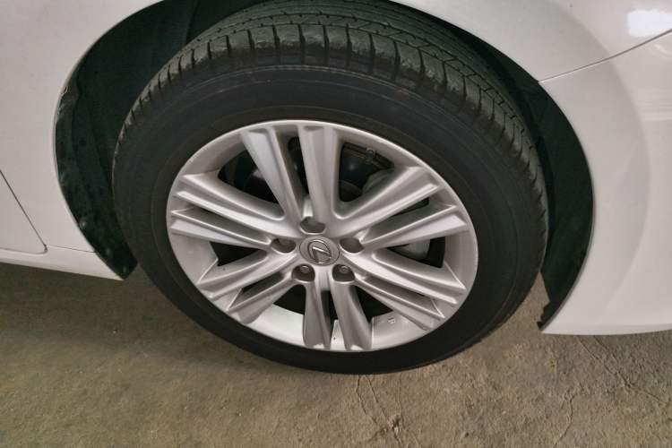 Used Lexus ES 2013 250 Elite Edition Right Front Wheel Hub