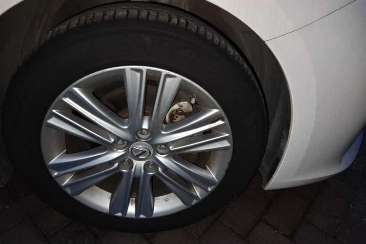 Used Lexus ES 2013 250 Elite Edition Right Front Wheel Hub