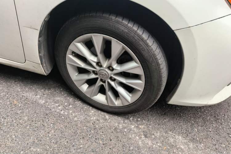 Used Lexus ES 2013 300h Elite Edition Right Front Wheel Hub